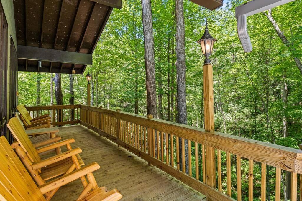 Bourbon Hollow Lodge With Hot Tub And Pool Plus Game Room Only 5 Min To Downtown Gatlinburg Exterior photo