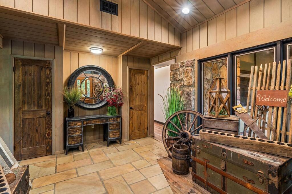 Bourbon Hollow Lodge With Hot Tub And Pool Plus Game Room Only 5 Min To Downtown Gatlinburg Exterior photo