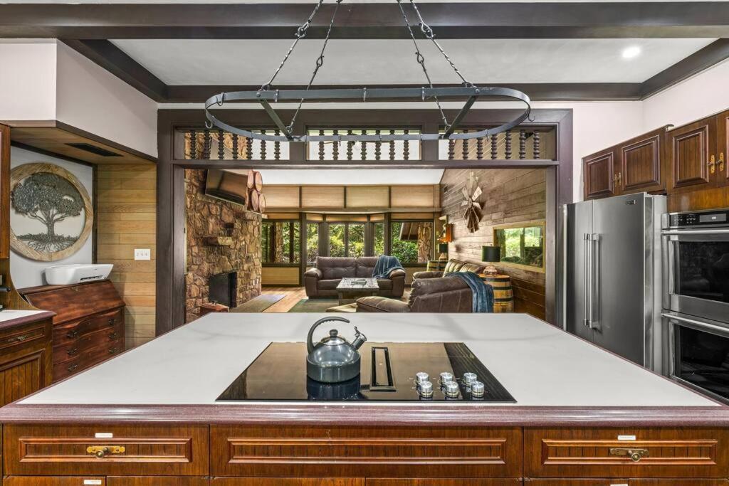 Bourbon Hollow Lodge With Hot Tub And Pool Plus Game Room Only 5 Min To Downtown Gatlinburg Exterior photo