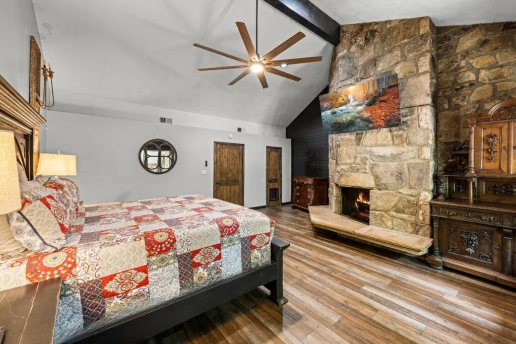 Bourbon Hollow Lodge With Hot Tub And Pool Plus Game Room Only 5 Min To Downtown Gatlinburg Exterior photo