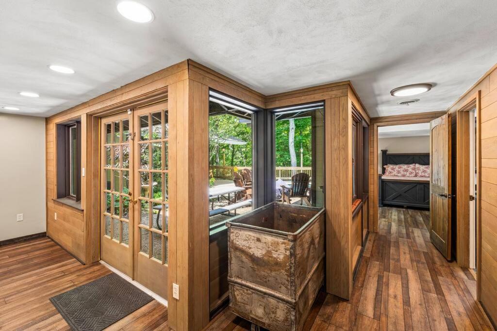 Bourbon Hollow Lodge With Hot Tub And Pool Plus Game Room Only 5 Min To Downtown Gatlinburg Exterior photo