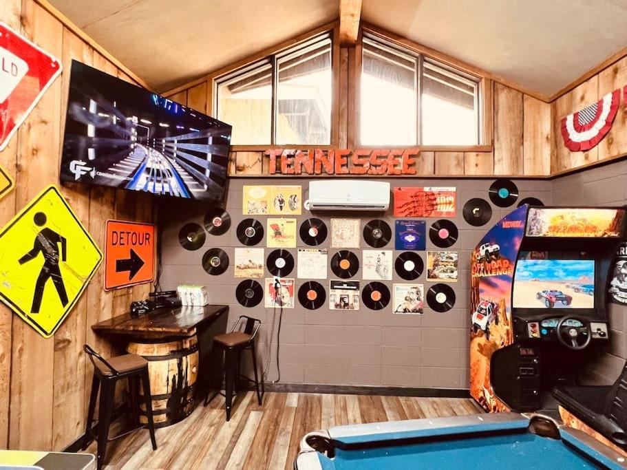 Bourbon Hollow Lodge With Hot Tub And Pool Plus Game Room Only 5 Min To Downtown Gatlinburg Exterior photo