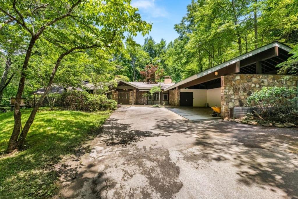 Bourbon Hollow Lodge With Hot Tub And Pool Plus Game Room Only 5 Min To Downtown Gatlinburg Exterior photo